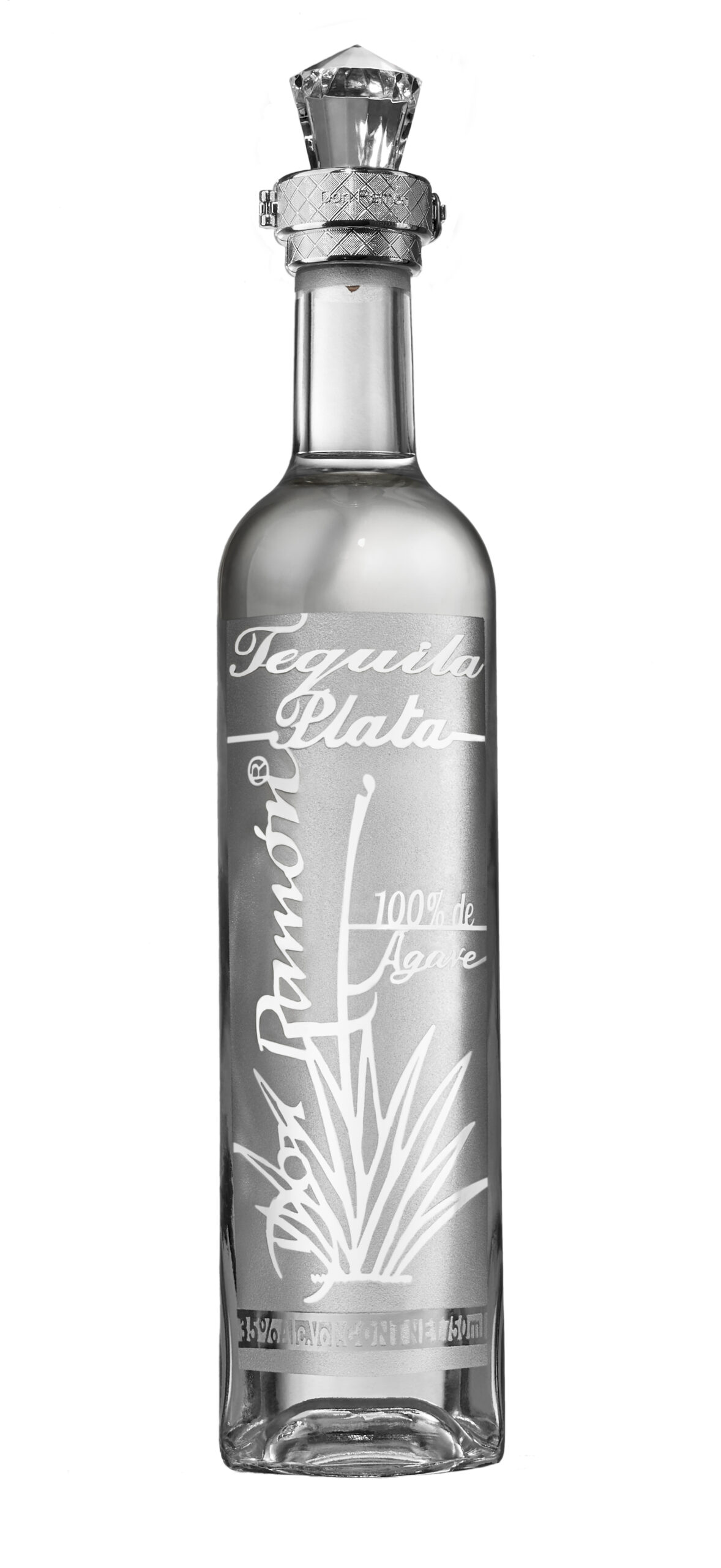 Botella de Tequila Plata Don Ramón con distintivo tapón en forma de diamante, fondo blanco.