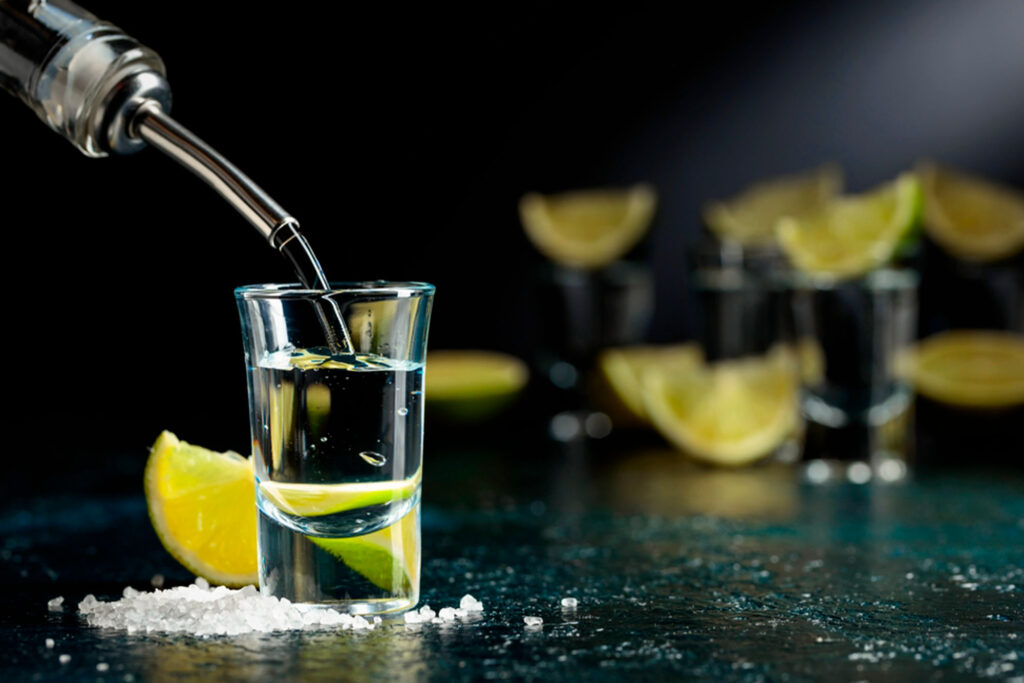 Claridad y sabor: tequila blanco y cristalino